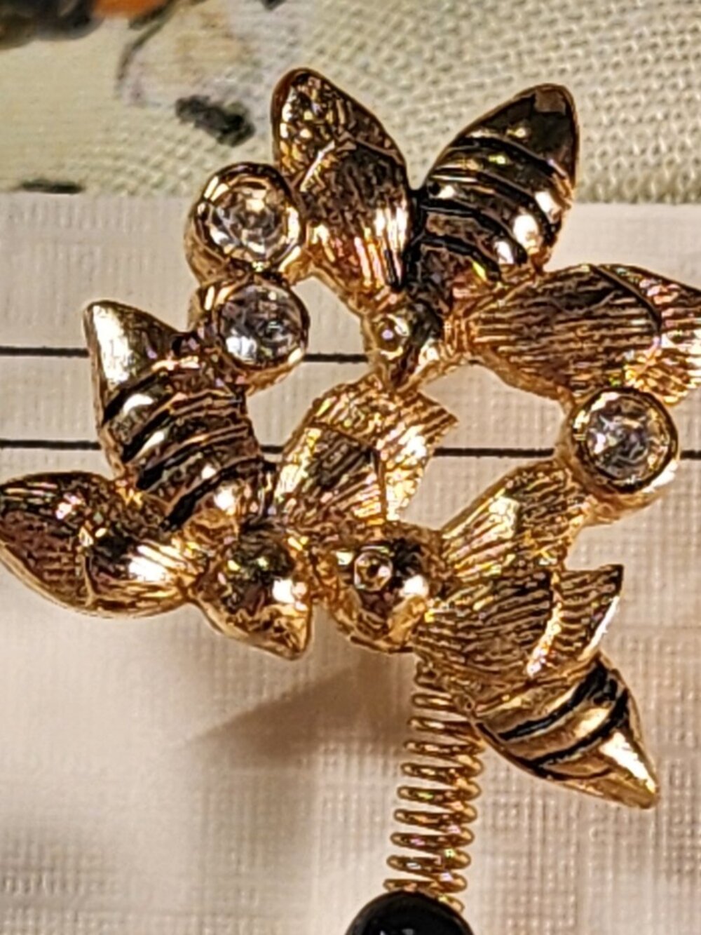 VINTAGE Honey-Loving Bear Gold-Tone Brooch With Rhinestones & Bees On a Spring - Picture 9 of 9